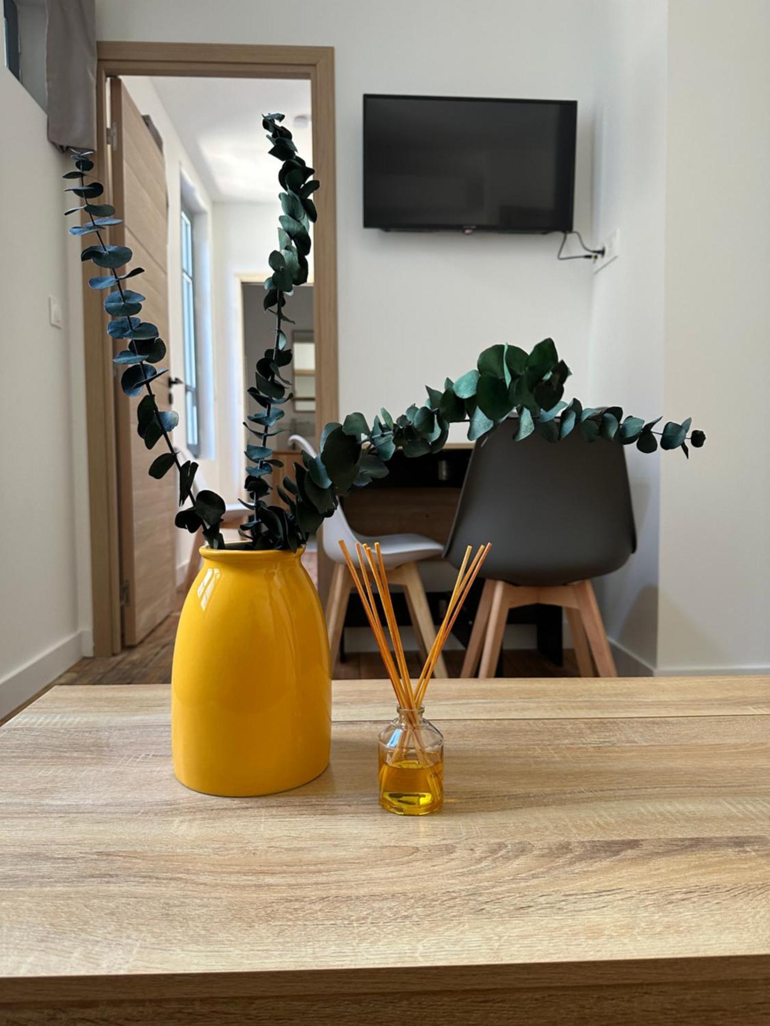 T2 Ed Warner Apartment *