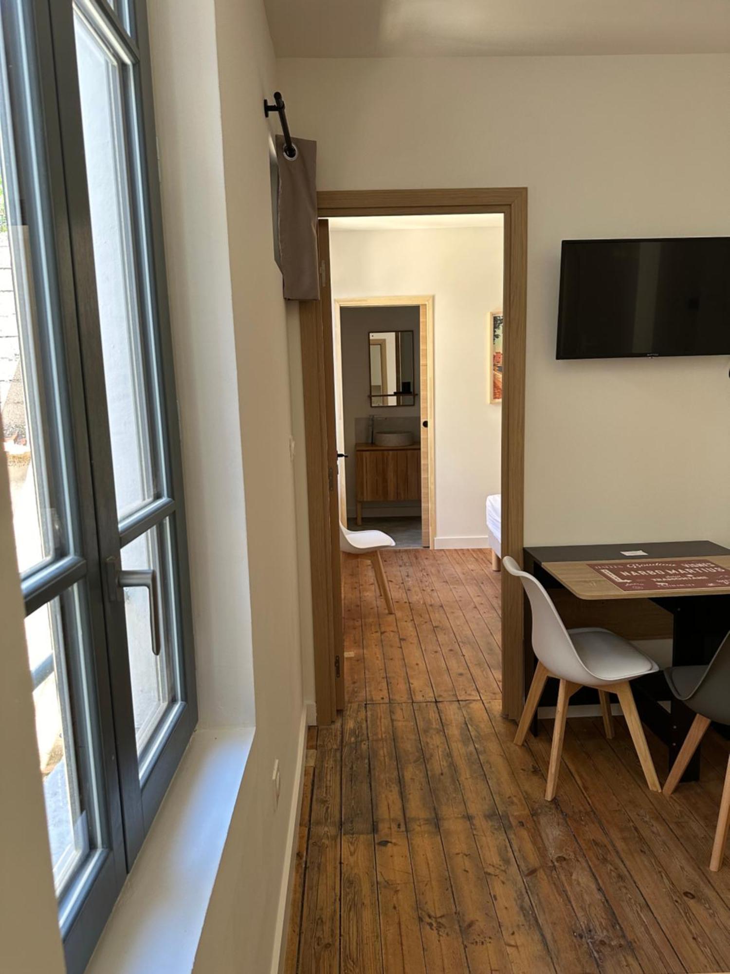 T2 Ed Warner Apartment *